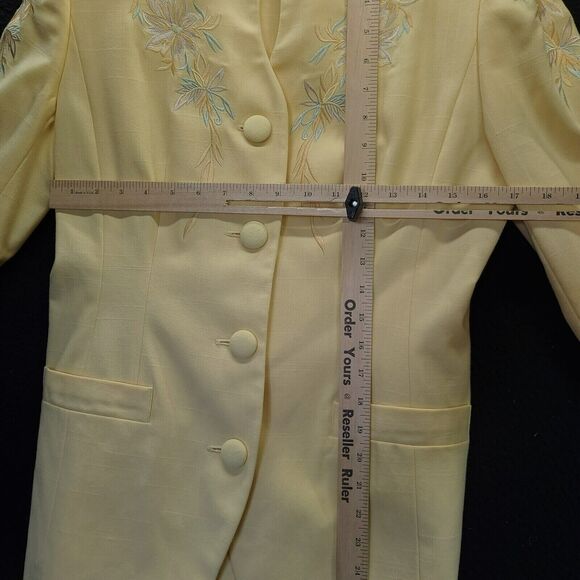 Executive Collection women's suits Yellow Size 10 Polyester Jacket And Skirt - Picture 3 of 16